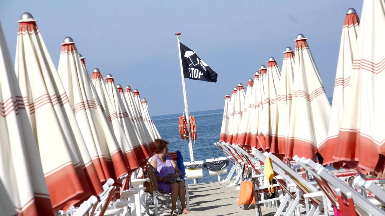 Concessioni balneari, i bagni scioperano: ombrelloni chiusi per protesta