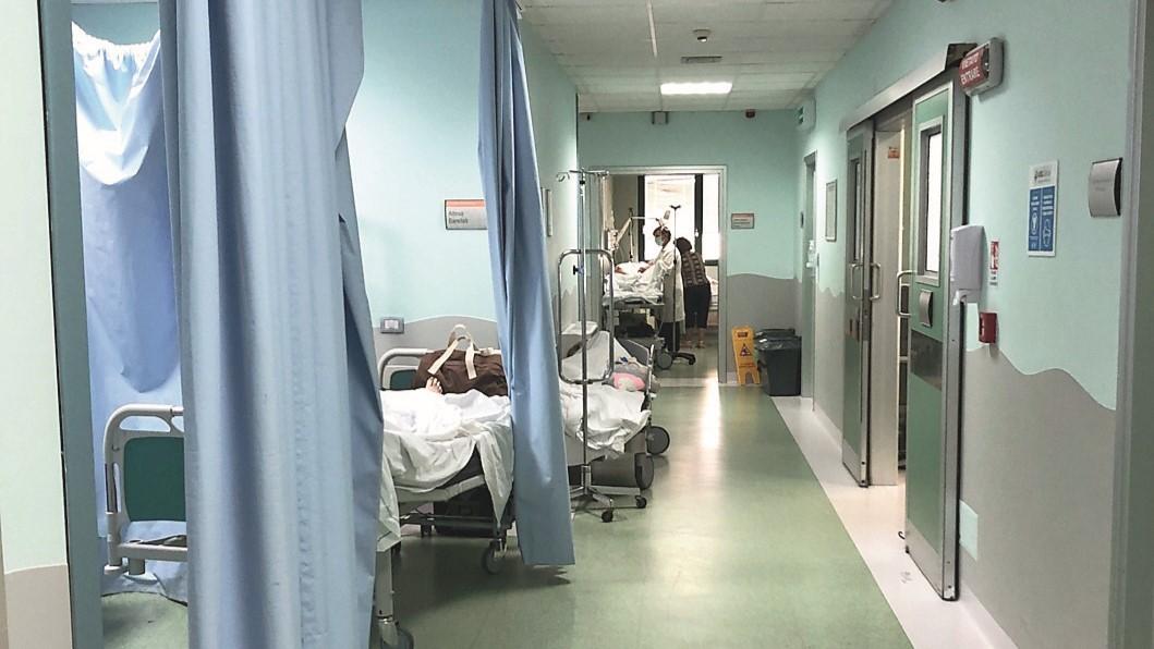 Pronto Soccorso di Olbia: «Rischio collasso, l’attesa può durare una notte»