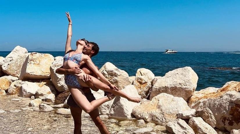 Reunion degli storici ballerini di Amici in Sardegna: ecco chi c’è insieme a Carola Puddu