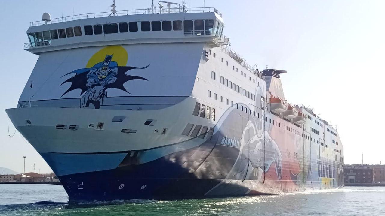 Il traghetto Sharden della Tirrenia