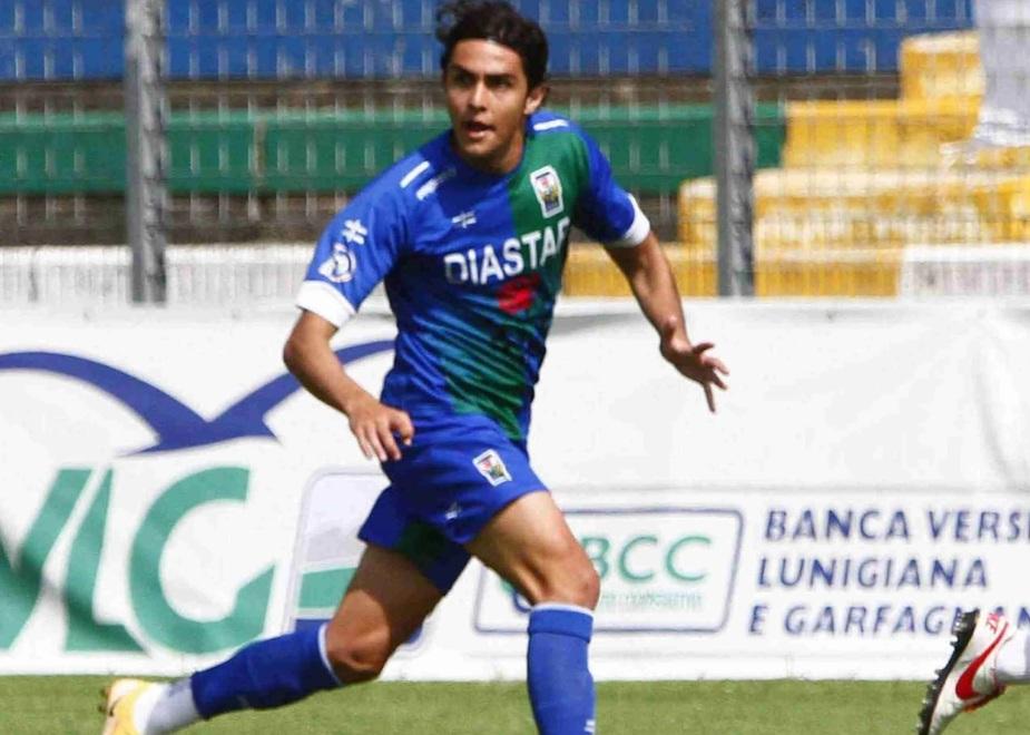 Edoardo Saporiti ai tempi in cui indossava la maglia del Seravezza