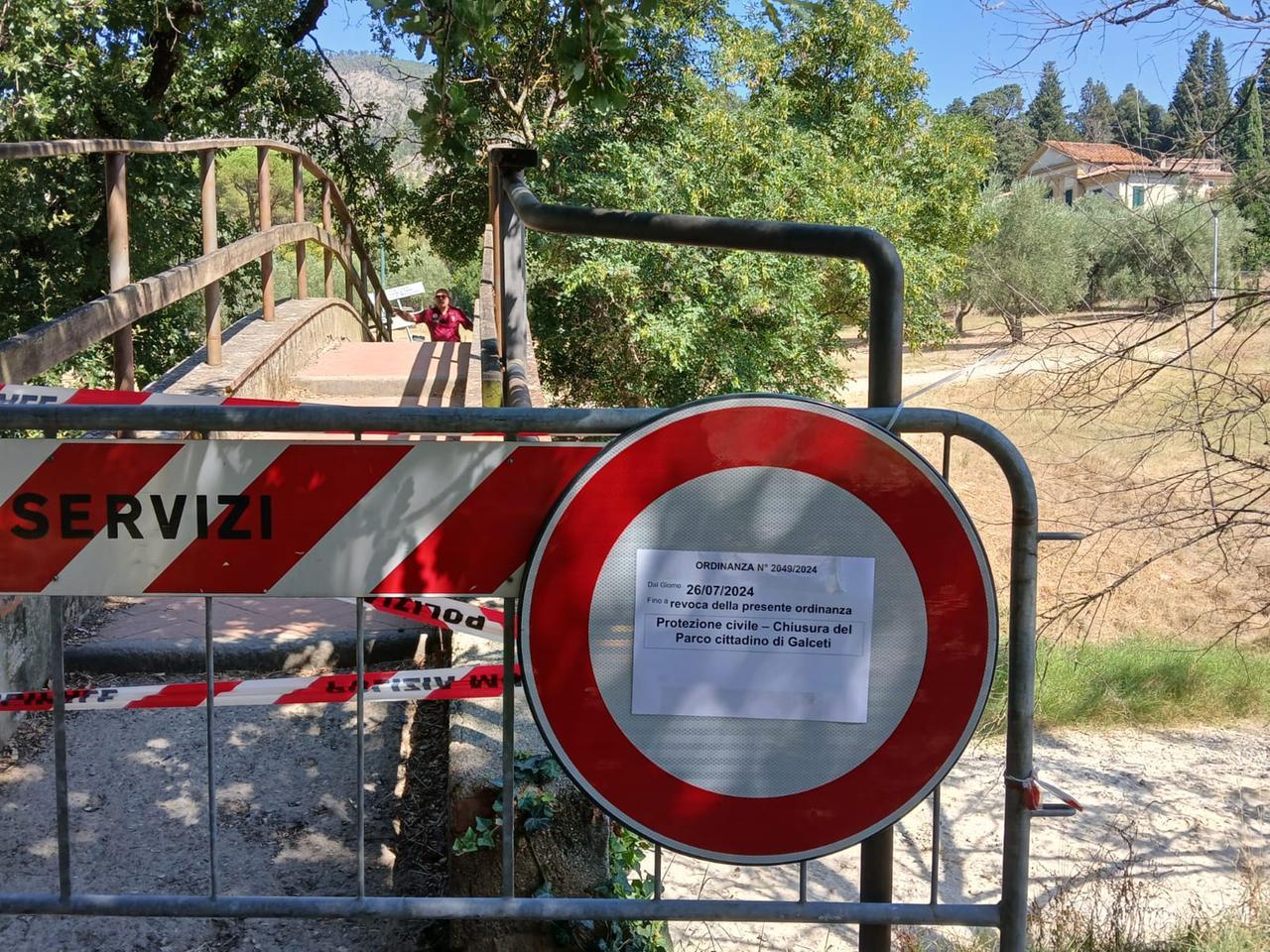 
	Il divieto di accesso al parco di Galceti istituito dopo l'incendio

