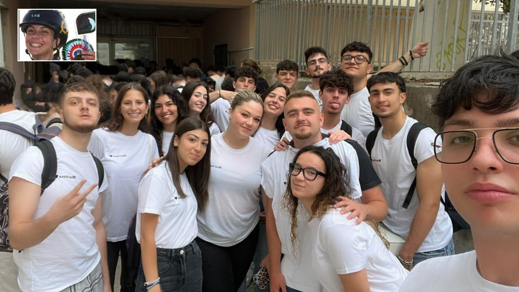 I compagni di Martina Berluti il giorno dell'esame di maturità