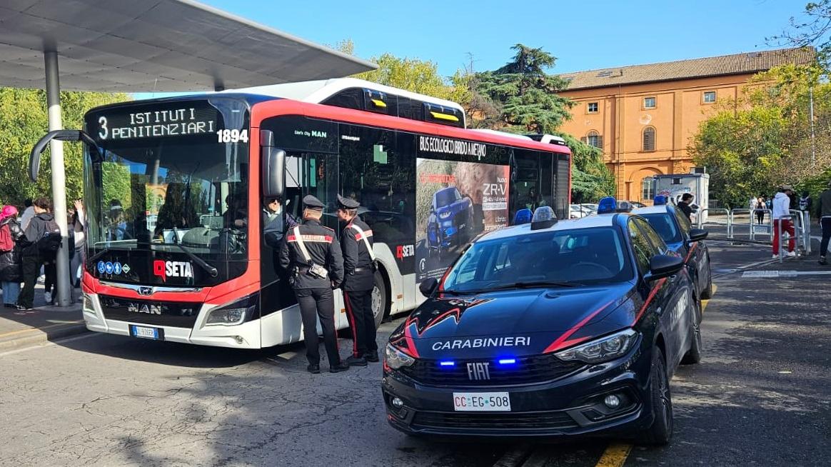Difese la fidanzata e venne accoltellato alla Zucchi: quattro denunciati