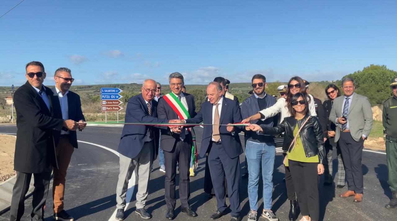 Cabras il sindaco Andrea Abis inaugura la rotonda di San Salvatore nel Sinis