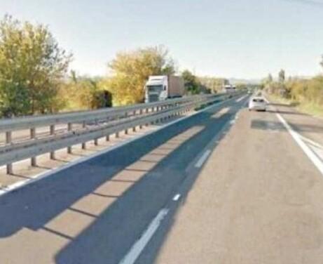 La affianca sulla tangenziale Modena-Sassuolo: si ferma e viene derubata