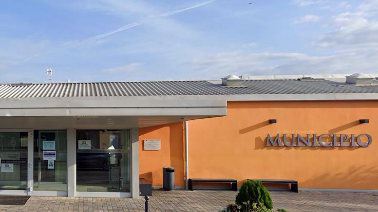 Poggio Renatico: entra e minaccia di darsi fuoco. Evacuati gli uffici del municipio