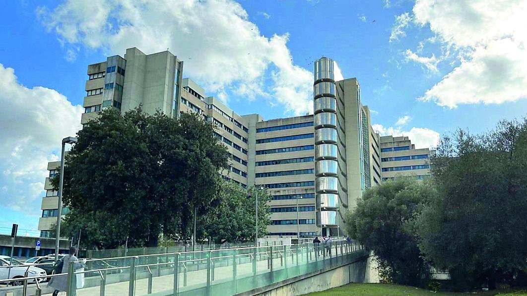 Al Brotzu è scontro totale: «Via il direttore sanitario o noi»