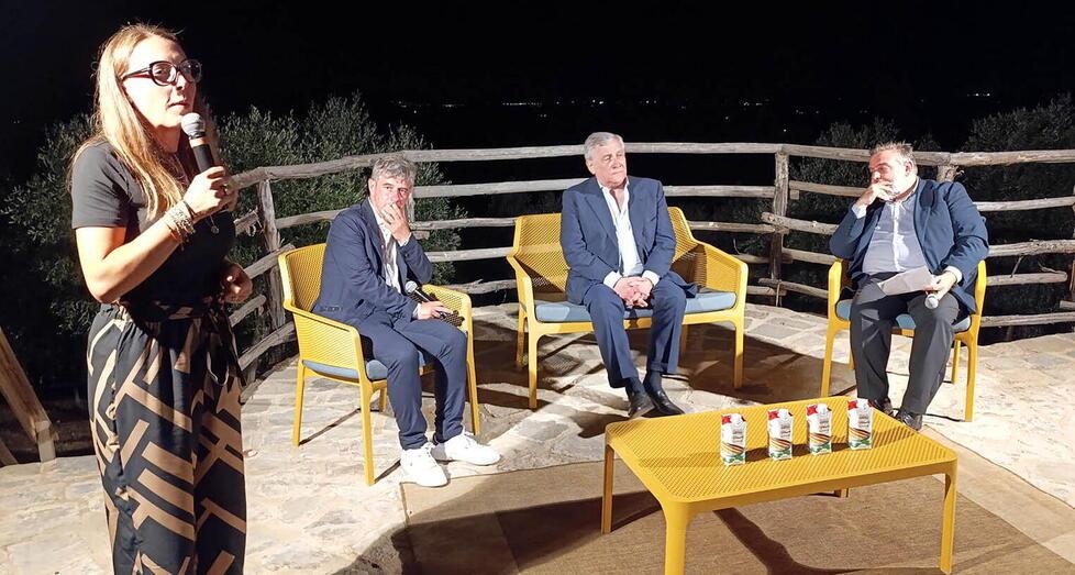 
	In alto da sinistra Alberta Ticciati, sindaca di Campiglia, il giornalista Stefano Zurlo, il ministro Antonio Tajani e Cristiano Marcacci, direttore del Tirreno

