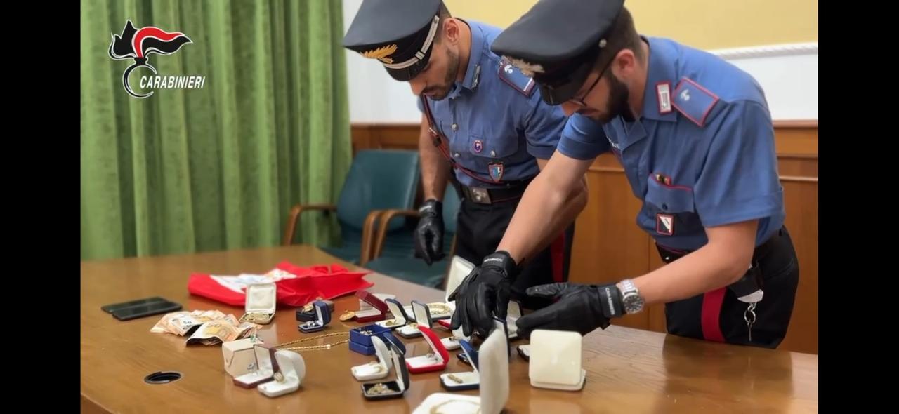 Cagliari, nonnina truffata per 300mila euro: arrestata una ventenne