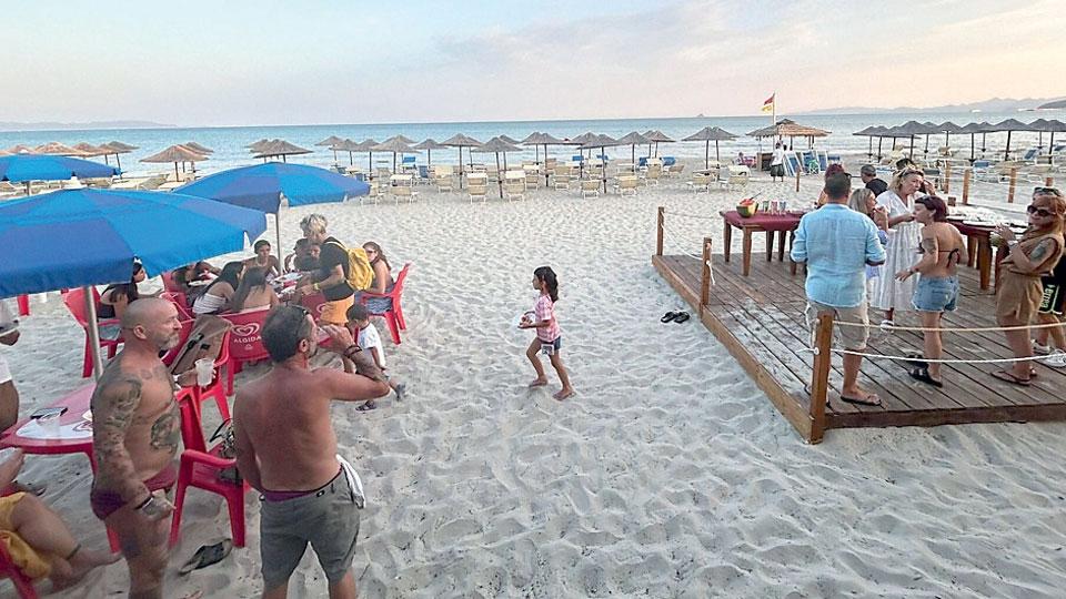 
	Serata al bar del Bagno Pontedoro Poi

