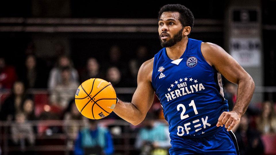 Quinton Hooker Nato a Brooklyn qui con la maglia del Bnei Herzliya con cui ha vinto la Coppa di Israele nel 2022