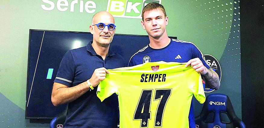 
	Adrian Semper con il Ds Davide Vaira (foto Muzzi)

