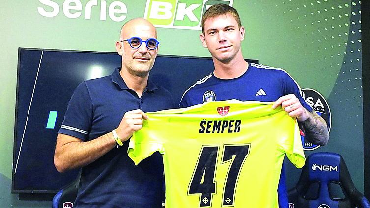 Adrian Semper con il Ds Davide Vaira (foto Muzzi)