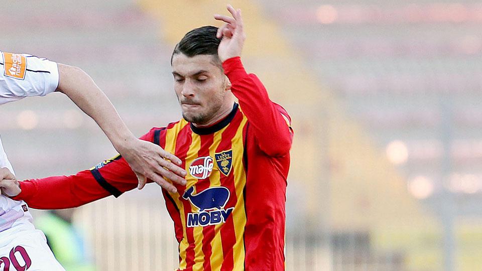 Falco in azione con la maglia del Lecce
