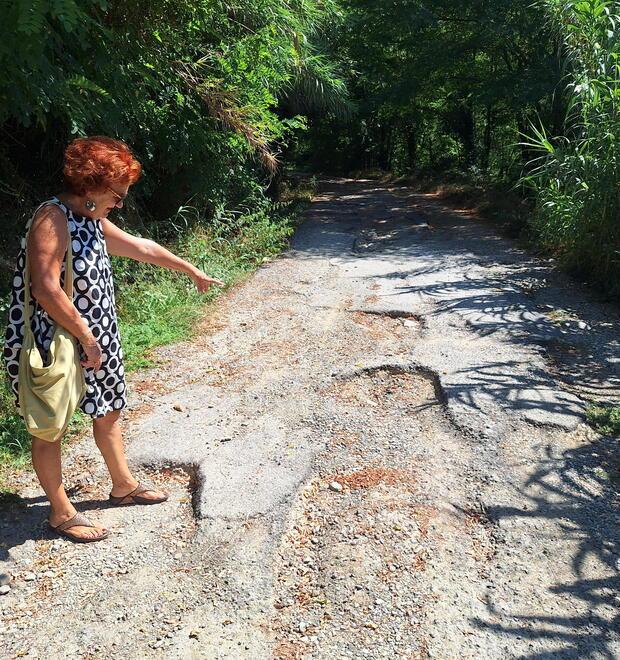 Pistoia, quella strada di nessuno ormai impraticabile dalle auto