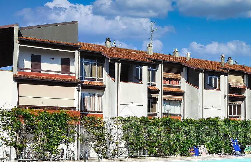 Lido Spina, bollette insolute, famiglie e attività a secco