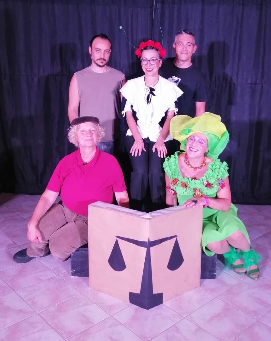
	La commedia "Riuscir&agrave; Tottoni Braghetta ad avere un erede dalla signorina Vera Passera?"

