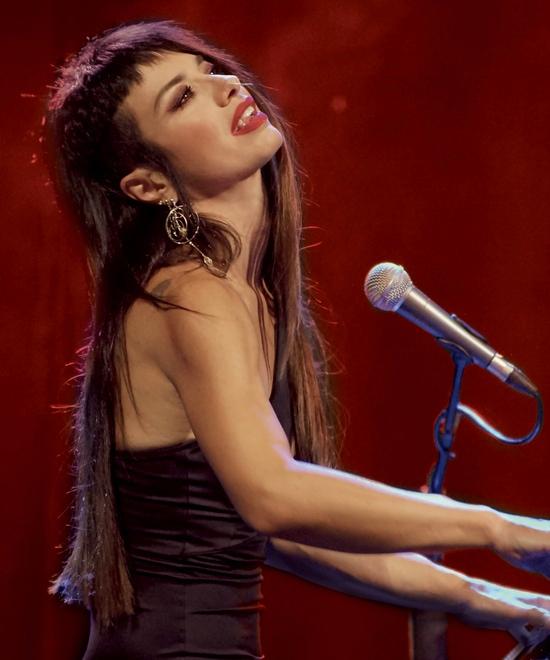 Dolcenera a Livorno al Roxy Bar labronico di Red Ronnie: «Qui in città vivono zio e cugini»<br type="_moz" />
