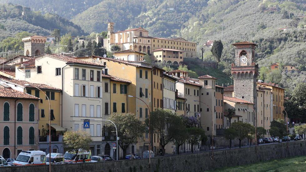 Una veduta del centro storico di Pescia