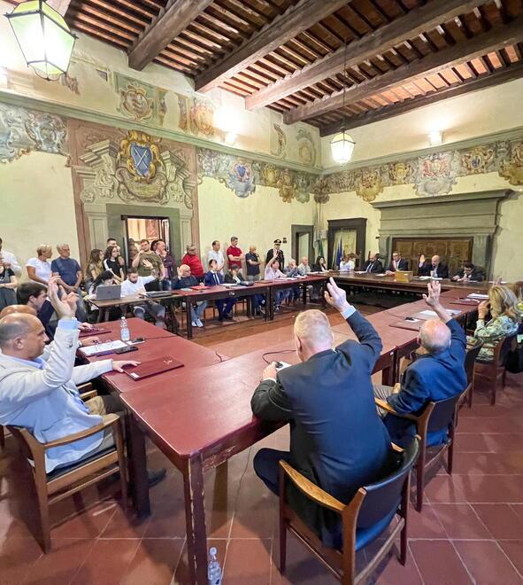 Pescia, Grassotti si dimette da consigliere. Intanto il sindaco distribuisce le deleghe: a Petralli il nuovo liceo Lorenzini