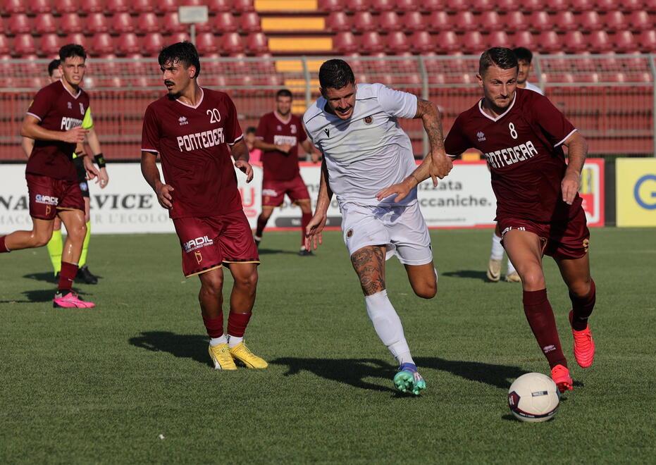 Un momento della gara amichevole disputata col Livorno in cui i granata hanno fatto buone cose (foto Silvi)