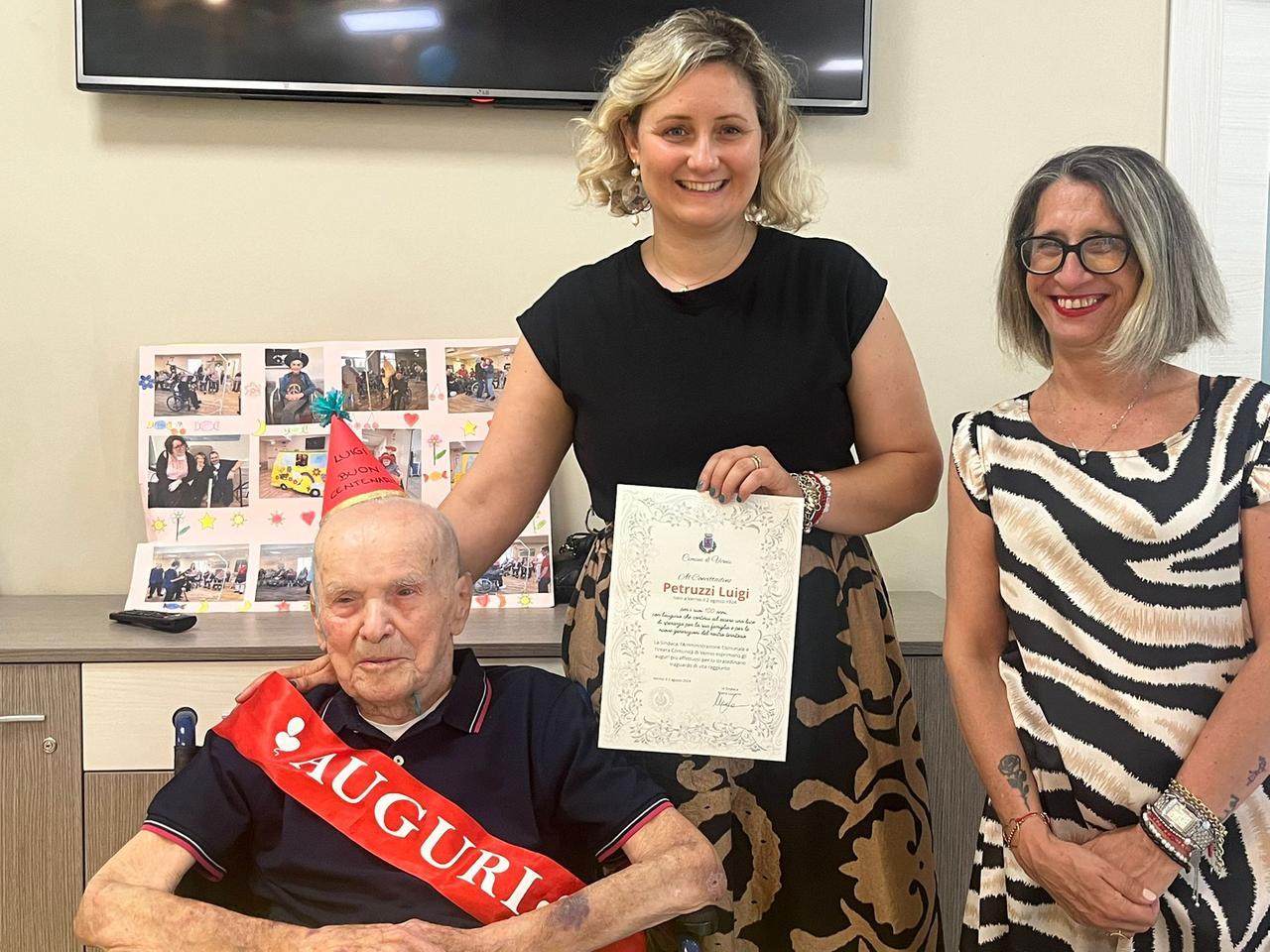 
	Luigi Petruzzi con la sindaca Lucarini e la figlia Veronica

