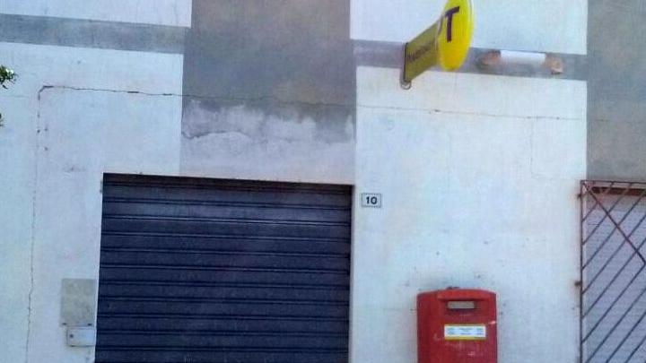 L'ingresso dell'ufficio postale di Brunella