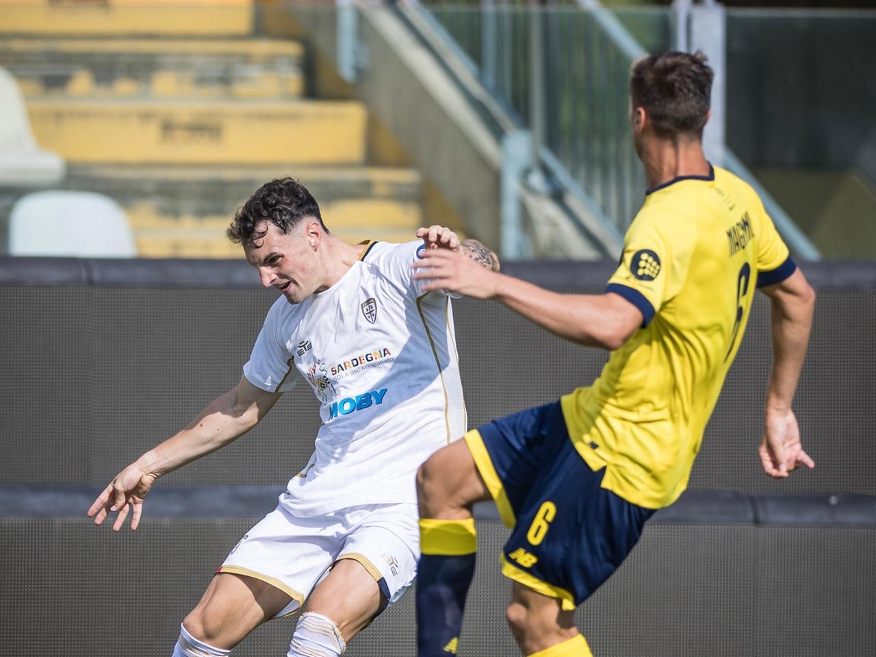 Il Cagliari pareggia 2-2 in casa del Modena