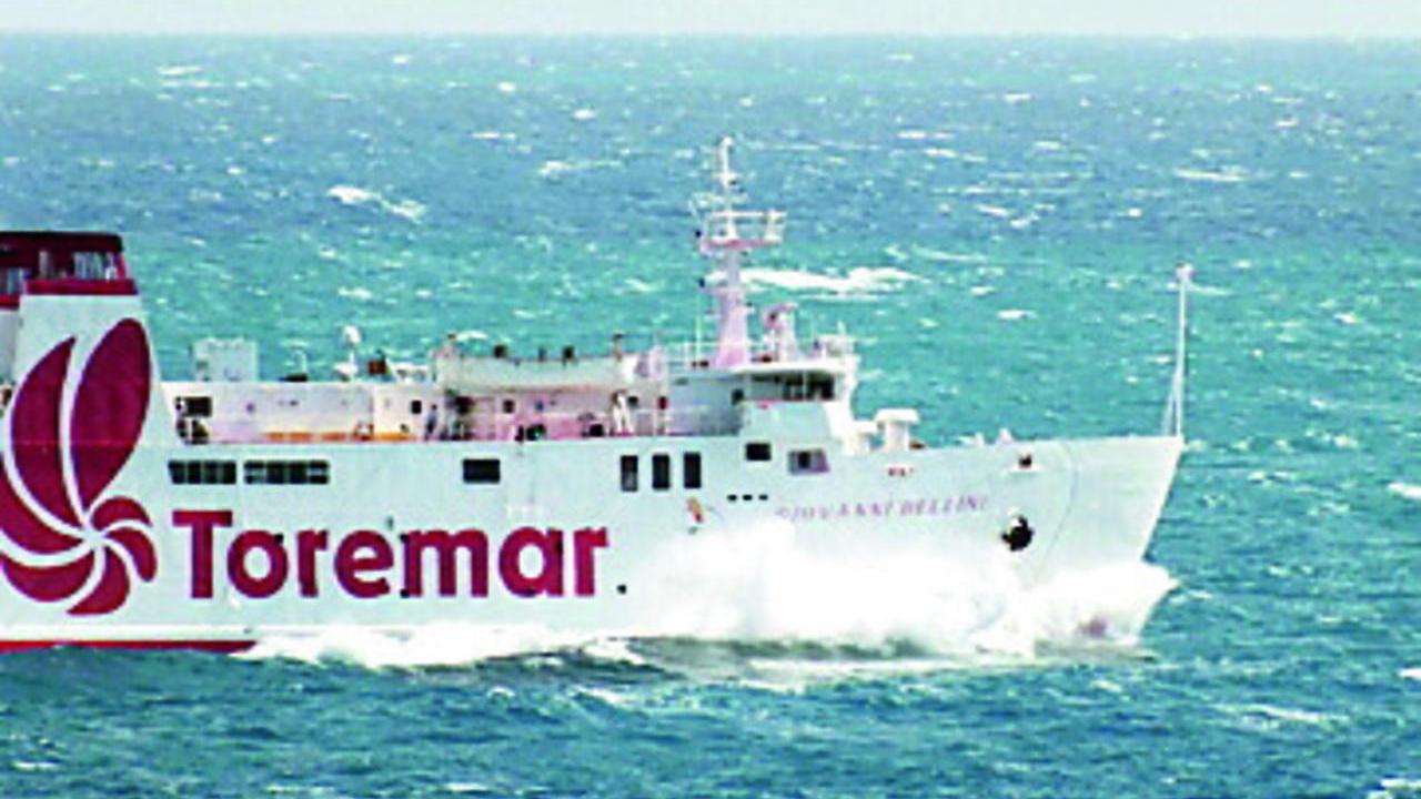 Un traghetto della Toremar (foto Paolo Barlettani)
