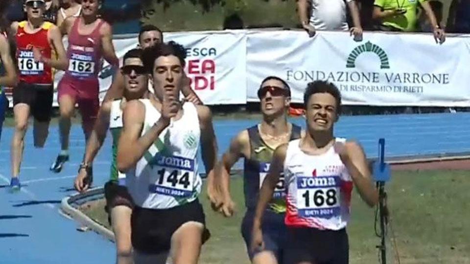 Nicola Baiocchi con il n. 144 sul rettlineo finale dei 1500 metri ai campionati italiani di Rieti dove si è laureato campione