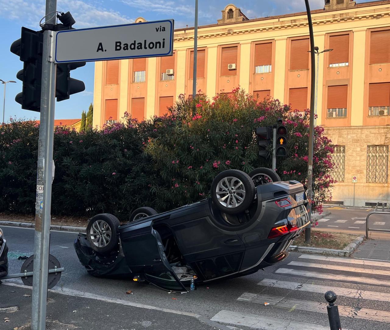 Livorno, un’altra auto che si ribalta: paura per una famiglia