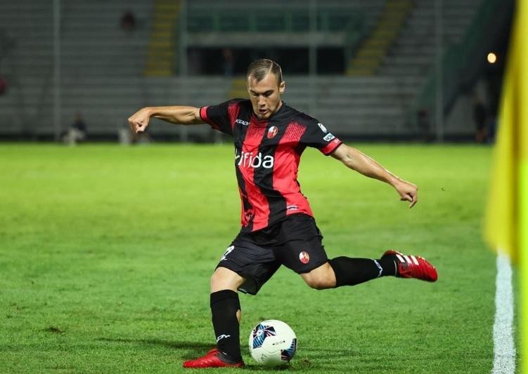 Elia Visconti con la maglia della Lucchese in una foto del suo profilo Instragram