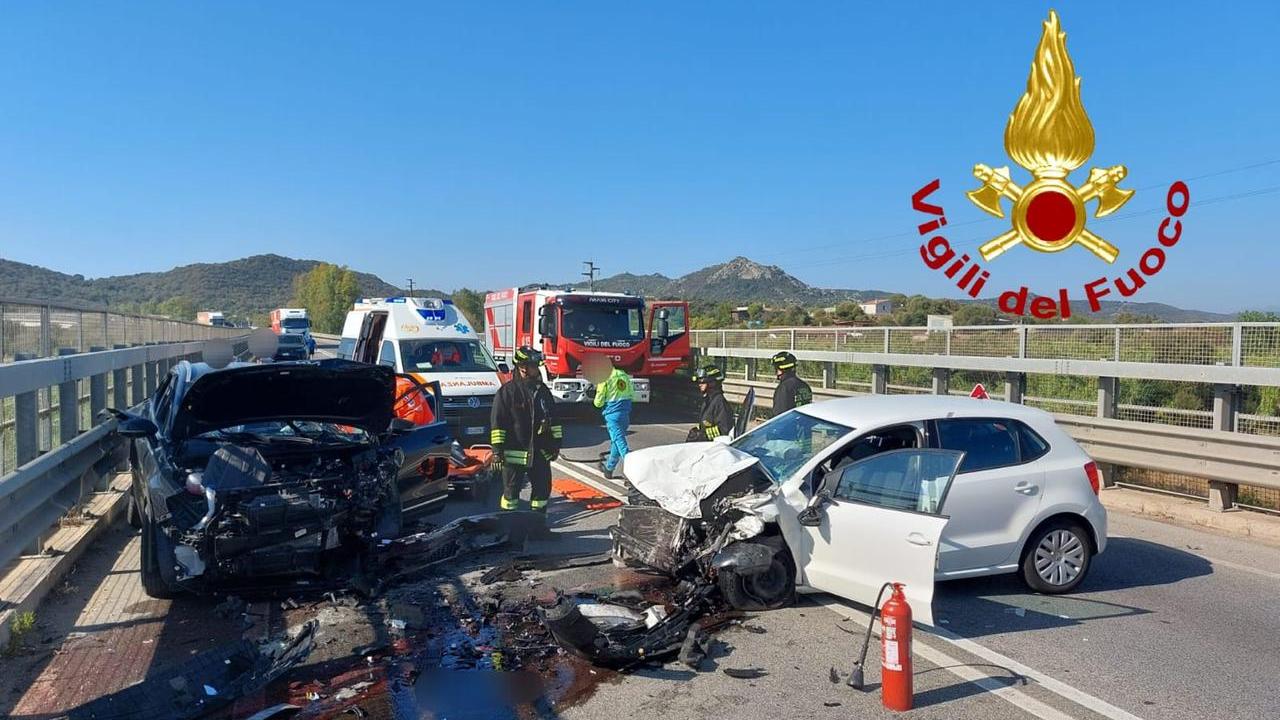 Olbia, scontro frontale sulla circonvallazione: in due all’ospedale
