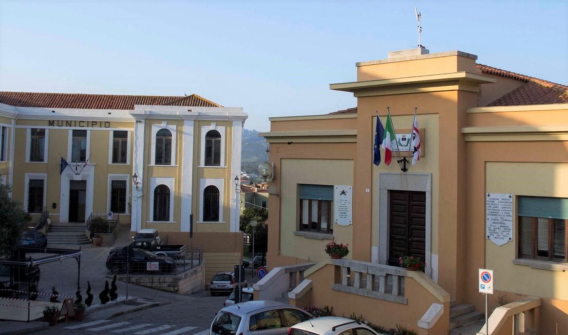 
	Il municipio di Arzachena

