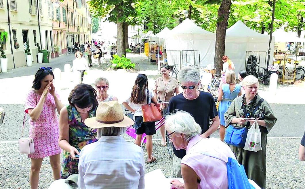 Più di 300 firme raccolte per salvare il bosco di Ospizio
