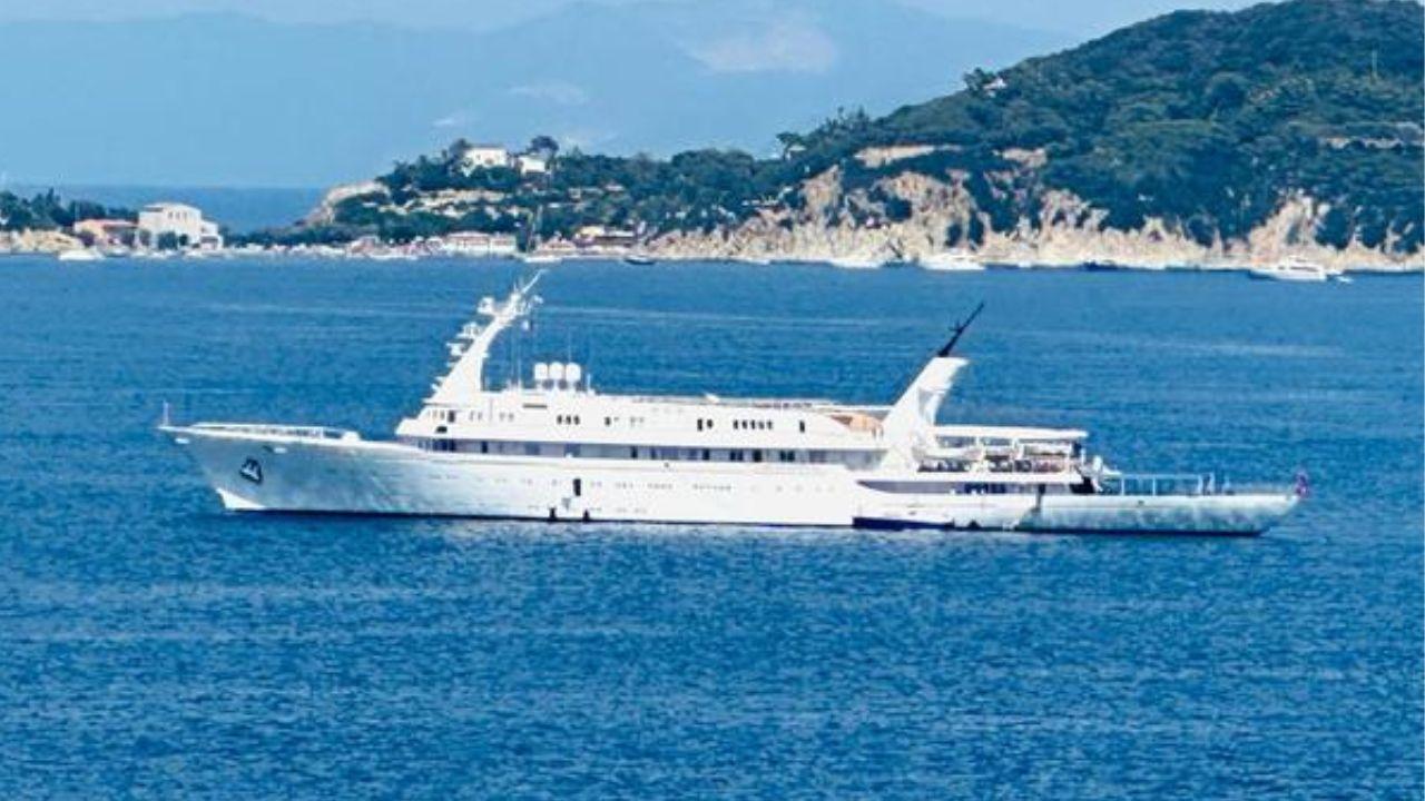 
	Il mega yacht all'Elba

