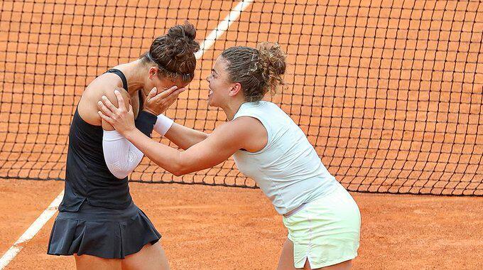 Medaglia d’oro nel tennis doppio: chi sono Jasmine Paolini e Sara Errani