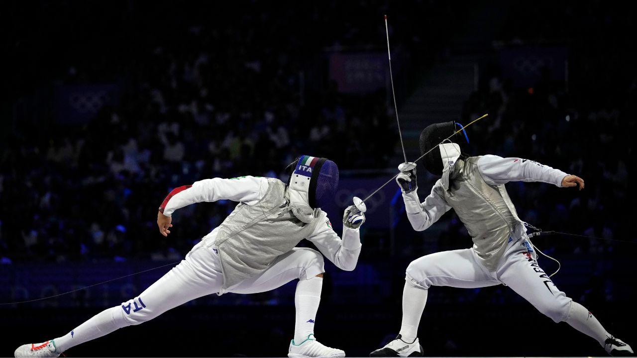 Un momento della finale del fioretto a squadre