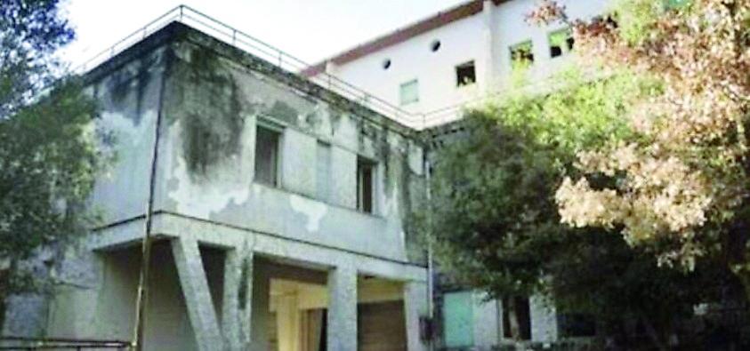 L’isola del “non finito”, l’ex albergo Esit di Santu Lussurgiu è diventato un rudere
