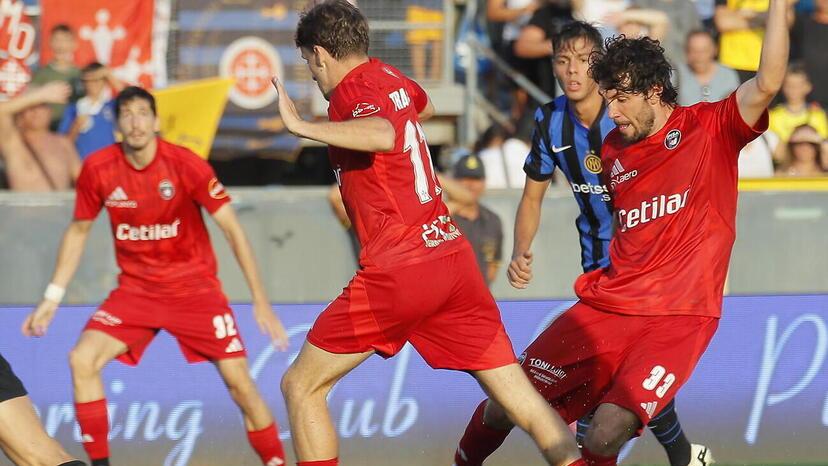 Un momento della partita amichevole dell’altra sera che Pisa e Inter hanno giocato sul terreno dell’Arena (foto Muzzi)