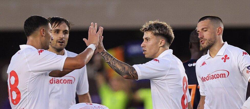 Bianco e Ikonè dopo aver segnato