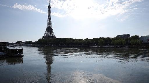 Scoppia il caso sulla Senna: triatleta belga con sospetto caso di escherichia coli