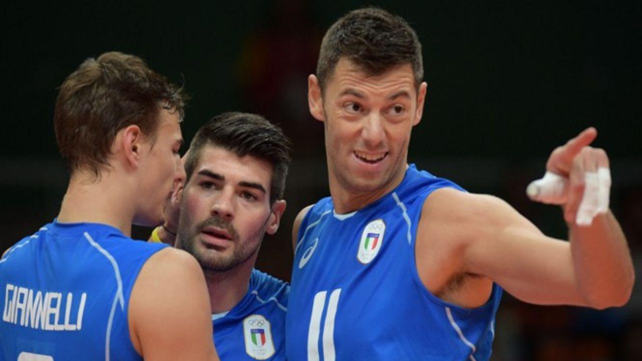 A destra Simone Buti con la maglia della Nazionale