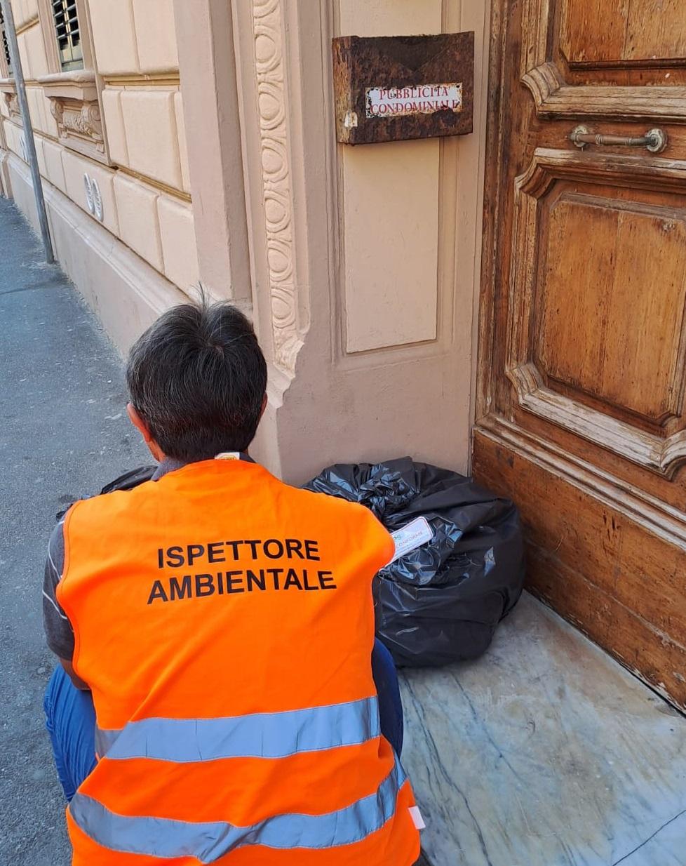 Livorno, lotta agli incivili dei rifiuti: 26 sanzioni tra cittadini e attività commerciali