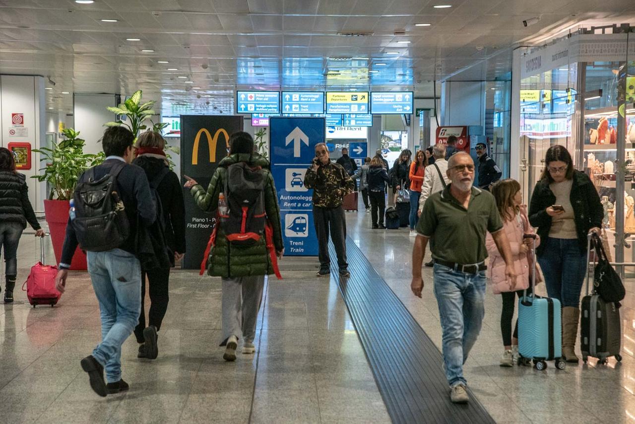 Aeroporto di Cagliari passeggeri in transito