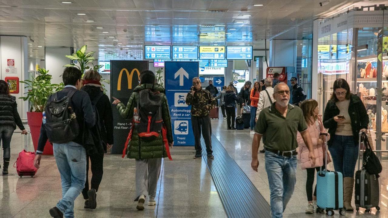 Aeroporto di Cagliari passeggeri in transito