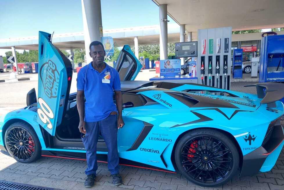 Benzinaio a Modena da 20 anni: «Nessuno mi affitta casa»