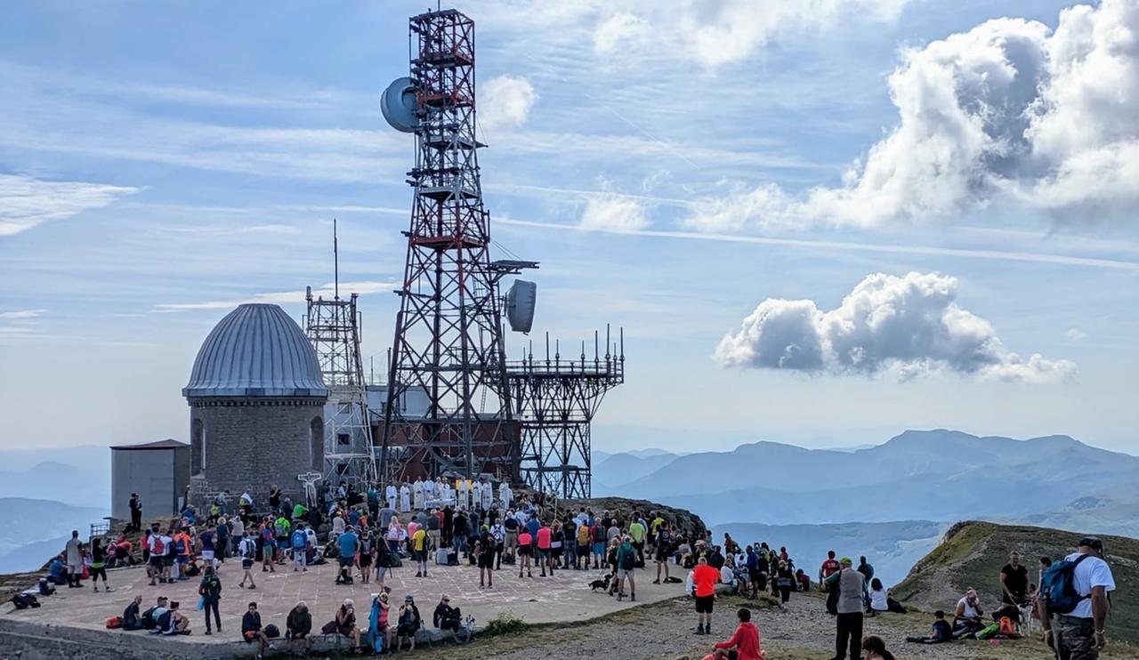 Madonna della Neve, in 300 con il vescovo sul Cimone