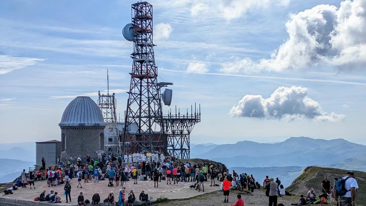 Madonna della Neve, in 300 con il vescovo sul Cimone